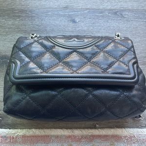 Tory Burch
Fleming Leather Shoulder Bag